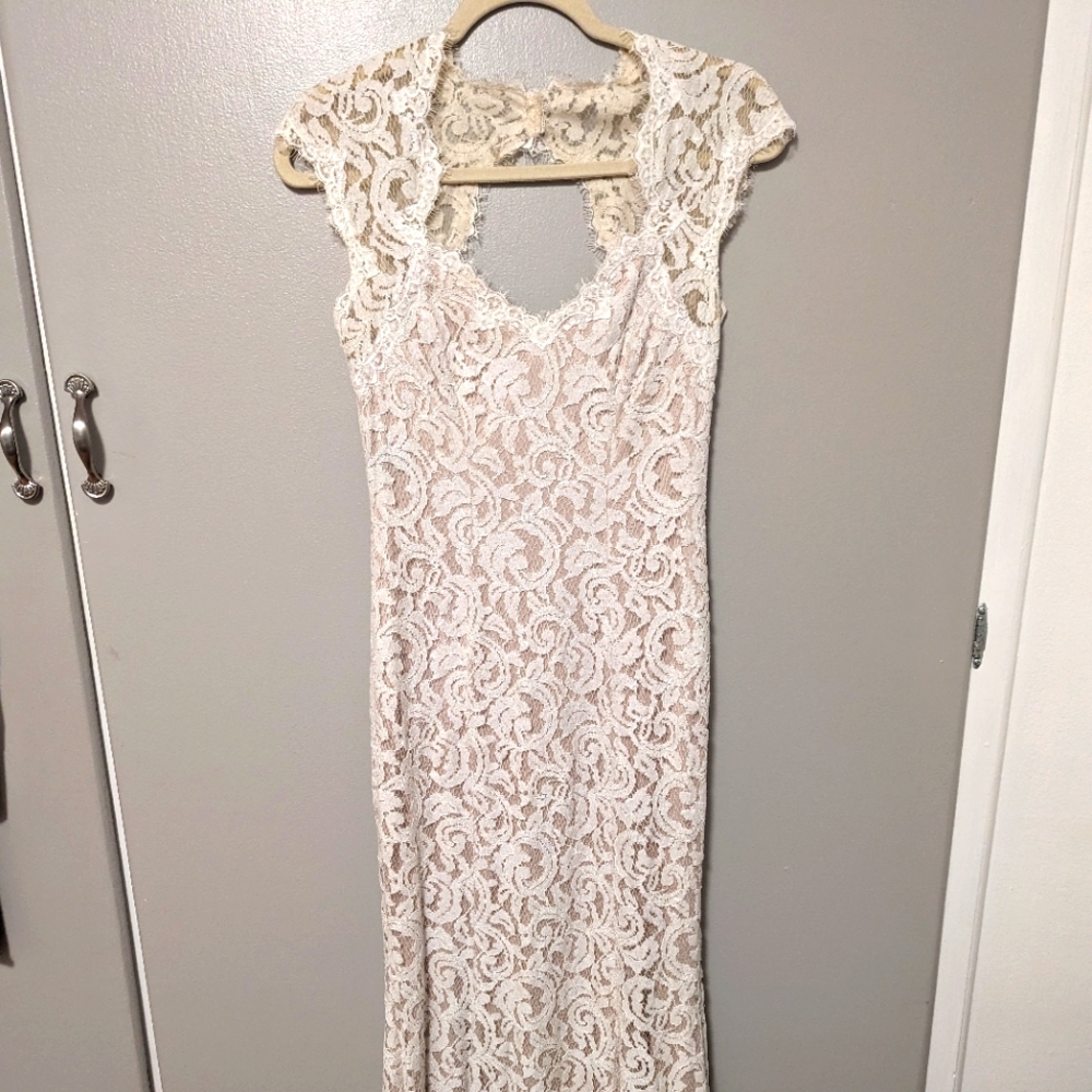Romantic Tadashi Shoji Wedding Dress - Picture 14 of 14